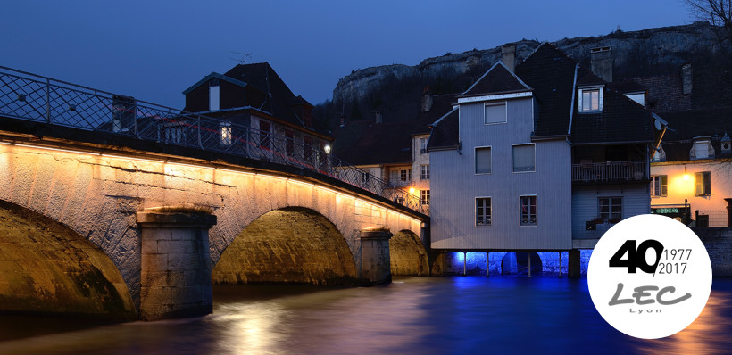 Suivre l’eau à travers la ville par la lumière